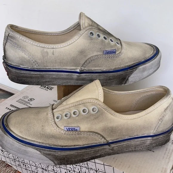 Vans WMNS 0g Authentic L
Stressed Classic White
VN0A5FBD2VZ
Sneakers - Picture 10 of 16